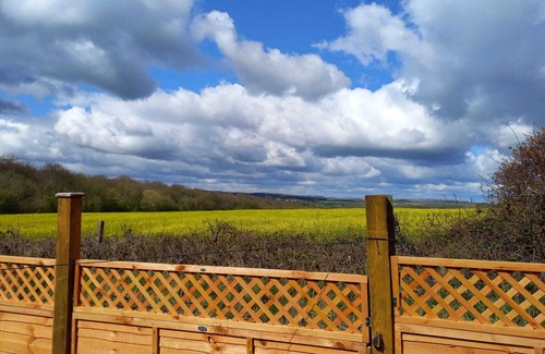 Greasbrough House | Charming Wentworth Lodge With Countryside Views