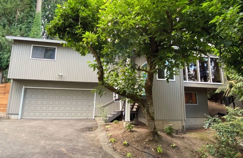 Bolton House | Charming West Linn 4-bedroom house a block from Williamette River