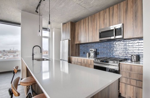 Near West Side Apartment | Charming West Loop 2BR w/Gym & Rooftop, nr Union Park, by Blueground