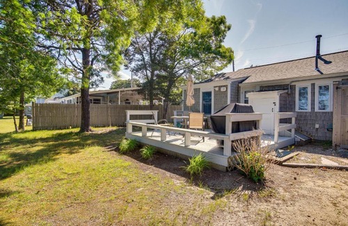 West Yarmouth House | Charming West Yarmouth Cottage - Walk to Beach