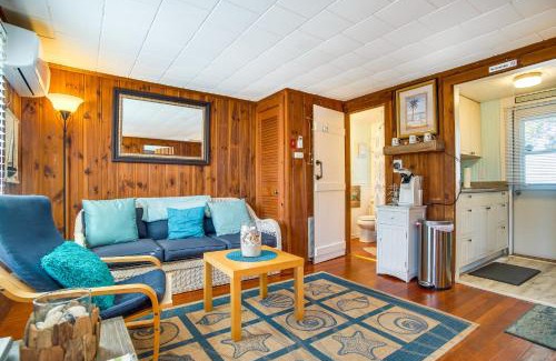 West Yarmouth House | Charming West Yarmouth Cottage - Walk to Beach