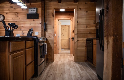 Saluda House | Charming Western NC Riverside Cabin steps away from the Green River Gamelands