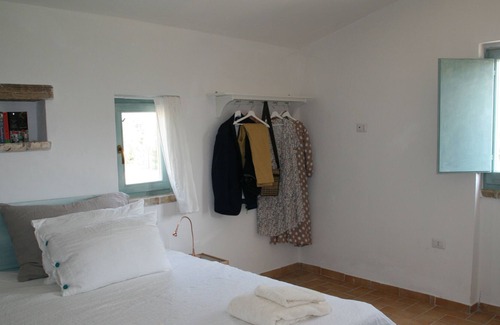 Pisticci House | Charming white washed southern italian farmhouse. Sleep 8- 4 bathrooms