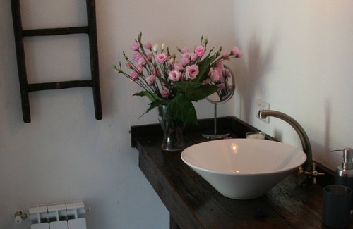 Pisticci House | Charming white washed southern italian farmhouse. Sleep 8- 4 bathrooms