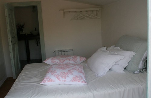 Pisticci House | Charming white washed southern italian farmhouse. Sleep 8- 4 bathrooms
