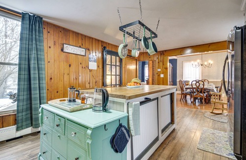 Dryden House | Charming Wilton Vacation Rental w/Fire Pit