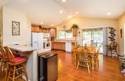 Walla Walla East House | Charming Wine Country Retreat! 4 Bedroom 2 Bath