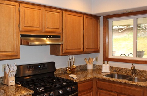 South Richland House | Charming Wine Country Retreat in Hills West- Perfect for Relaxation & Exploration!
