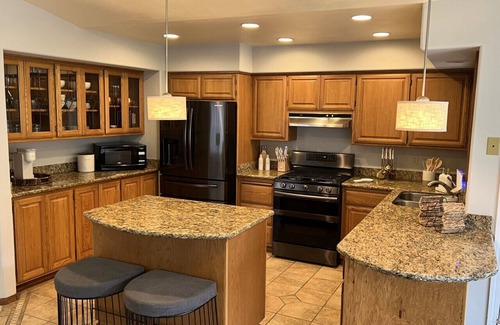 South Richland House | Charming Wine Country Retreat in Hills West- Perfect for Relaxation & Exploration!