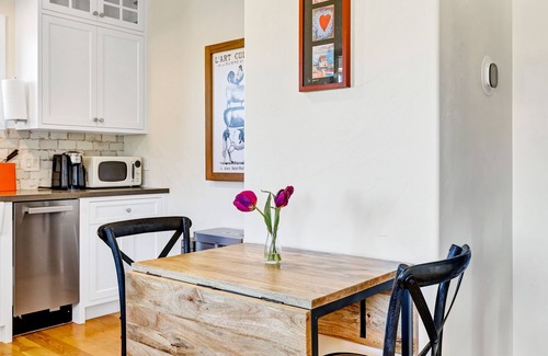 St. Helena House | Charming Wine Country Cottage Close to Downtown