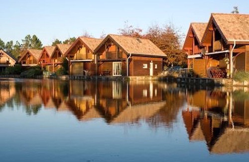 Hourtin Port House | Charming wooden chalet on the water, 100 meters from the lake and 10km from the ocean