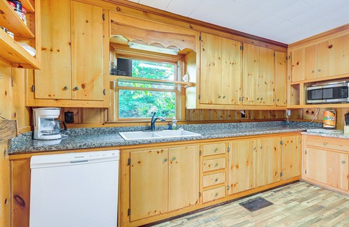 Woodland Cottage | Charming Woodland Home, 12 Mi to Big Lazer Creek!