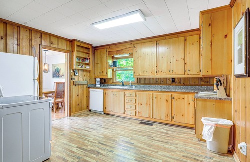 Woodland Cottage | Charming Woodland Home, 12 Mi to Big Lazer Creek!