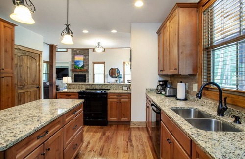 Townsend House | Charming Woodland Retreat w/Porch, Fireplace, Golf & Pool Access