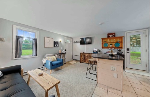 Woodstock House | Charming Woodstock Skylight Retreat- Just 10 Minutes from Loon Mountain!