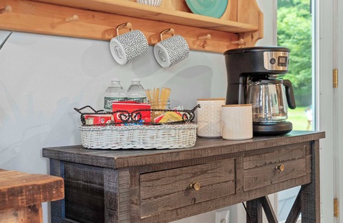 Woodstock House | Charming Woodstock Skylight Retreat- Just 10 Minutes from Loon Mountain!