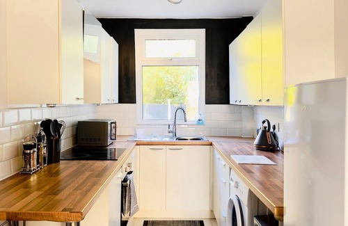 Walkden House | Charming Worsley Home w/parking