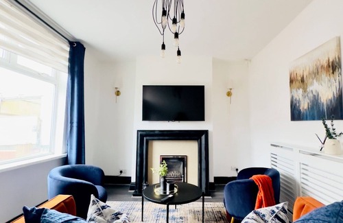 Walkden House | Charming Worsley Home w/parking