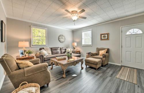 Yadkinville House | Charming Yadkin Valley Cottage with Deck and Yard