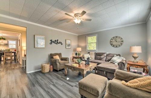 Yadkinville House | Charming Yadkin Valley Cottage with Deck and Yard