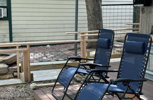 San Marcos House | Charming Yellow 1-bedroom house San Marcos Room service available! dog friendly