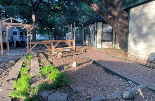 San Marcos House | Charming Yellow 1-bedroom house San Marcos Room service available! dog friendly