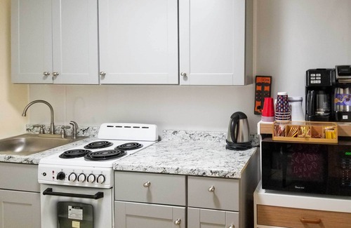 Park Hill House | Charming Yonkers Retreat - 10 Mi to Central Park!