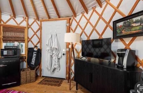 Woodway Cabin | Charming Yurt in Woodway- Rustic Luxe Unit #1, with AC & Heating