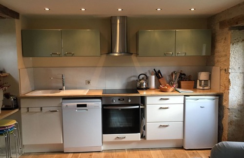 Flavigny-sur-Ozerain Apartment | Charmingly restored 3* cottage in medieval village of Flavigny sur Ozerain