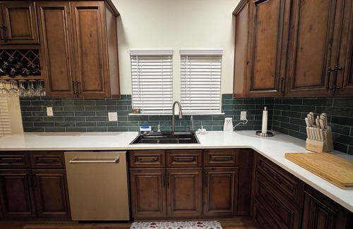 East Hill House | Charmingly located 3/2 house in Pensacola with many amenities