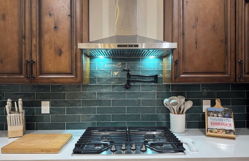 East Hill House | Charmingly located 3/2 house in Pensacola with many amenities