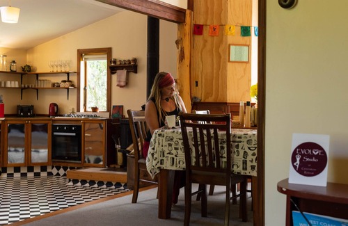 Kumara Cottage | Charmingly restored villa at Greenstone Retreat