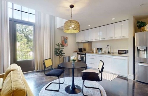 Montgomery Apartment | Charmingly Trendy Cloverdale Loft - Gated Parking!