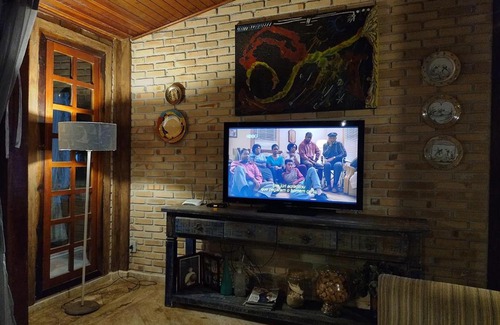 Sao Sebastiao House | Charmosa casa com churrasq na praia de Camburi