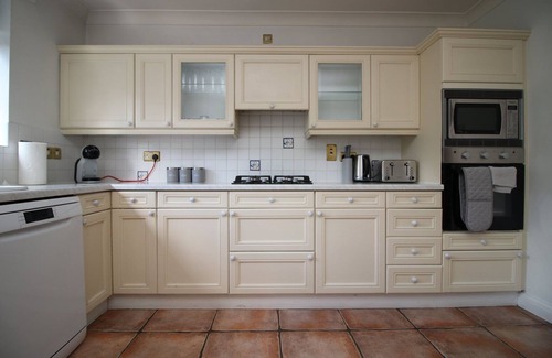 Mapperley House | Chartwell Grove (Spacious 7 BR with FREE parking)