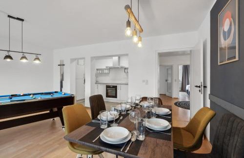 Hamelin Apartment | Charysma - Billard-Loft, Fußgängerzone, Schlafzimmer mit Smart-TV, Parkplatz