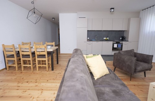 Mustair Apartment | Chasa Helvetia Duai: Newly built 3.5 room holiday flat with exclusive hotel service