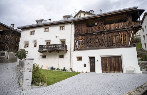 Ardez Ski Chalet | Chasa Riatsch: Renovated Engadine house in the centre of Ardez