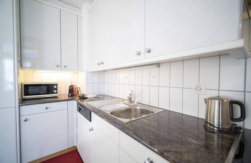 Ardez Apartment | Chasa Suot Chastè: 4.5-room attic flat directly under the Ardez tower