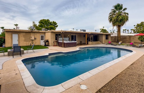 Shea North Estates House | CHASING BELLA VITA: POOL + SPA + POOL TABLE + MORE