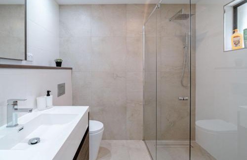Willow Vale House | Chat for discounts - Canopy