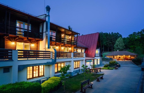 Belusa House | Chata Cementár