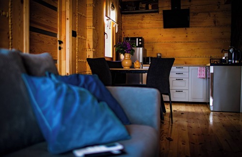 Janowice Wielkie Cottage | Chata Czarny Kot z kominkiem i sauną w Karkonoszach.