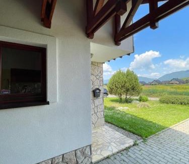Liptovsky Trnovec House | Chata pri jazere