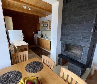 Liptovsky Trnovec House | Chata pri jazere