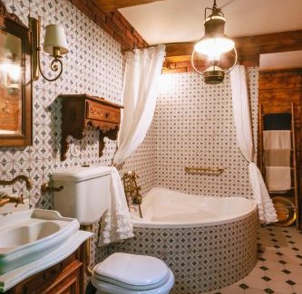 Narol House | Chata w Leśnych Pieleszach - sauna & balia z jacuzzi na wyłączność