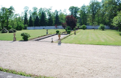 Cerdon House | Chateau 150kms south of Paris for 15 people