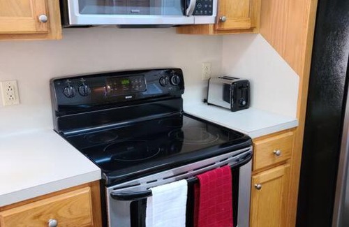 Pine Grove Apartment | Chateau 18
