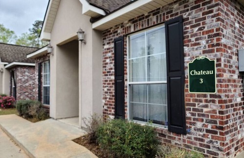 Pine Grove Apartment | Chateau 3, spacious townhouse in Tickfaw, LA