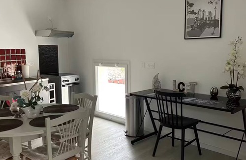 Alzonne Apartment | Chateau apartment, quiet location close to tourist attractions. Dogs welcome